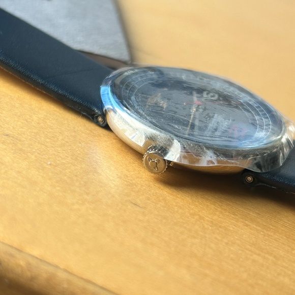 Vivienne Westwood Brand New Vintage Cute minimal Watch w/ Orb and Heart - Picture 9 of 11